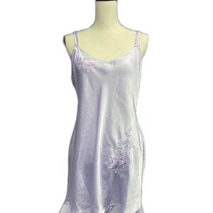 Enchanting Lavender Sleeveless Nightgown